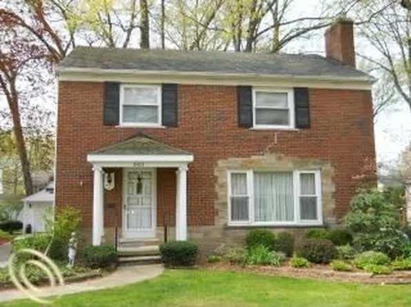 1851 Littlestone Rd, Grosse Pointe Woods, MI 48236