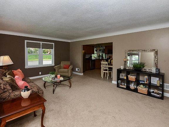 4th image of 993 Hall Ave