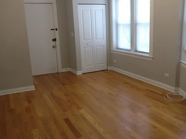 848 W Barry Ave #3R — Photo 1
