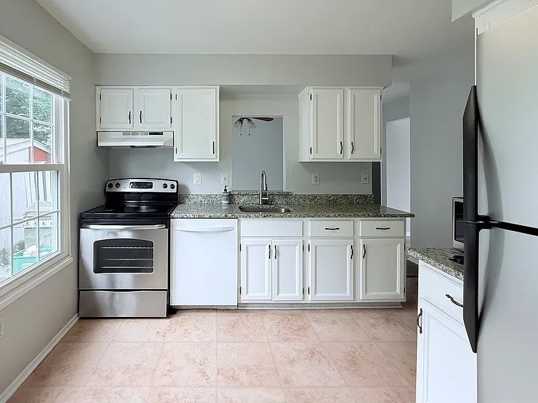 414 Carousel Ct — Photo 7