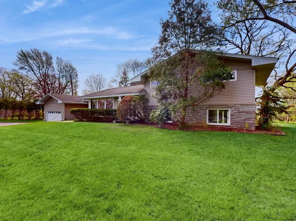 2261 Overlook Cir, Bloomington, MN 55431