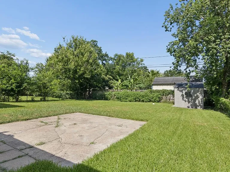 216 Bearle St — Photo 24