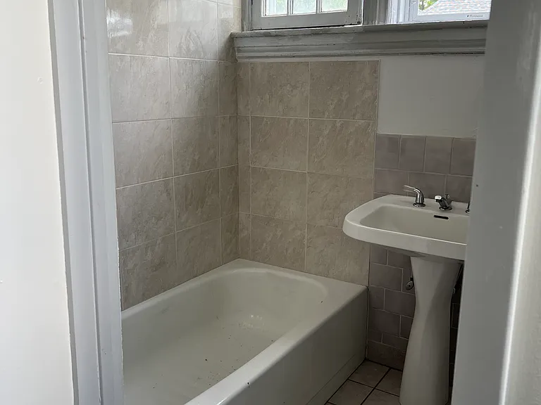 402 S Winebiddle St #3 — Photo 8