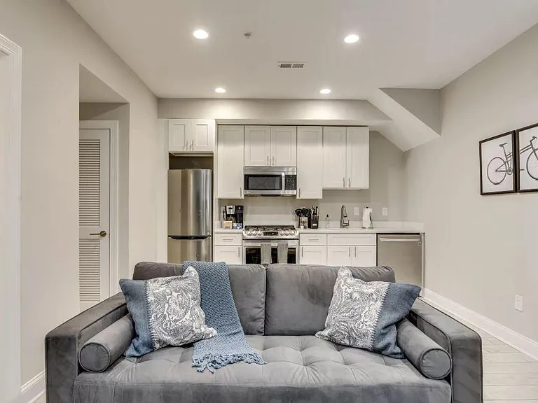 1013 E St SE #3 — Photo 10