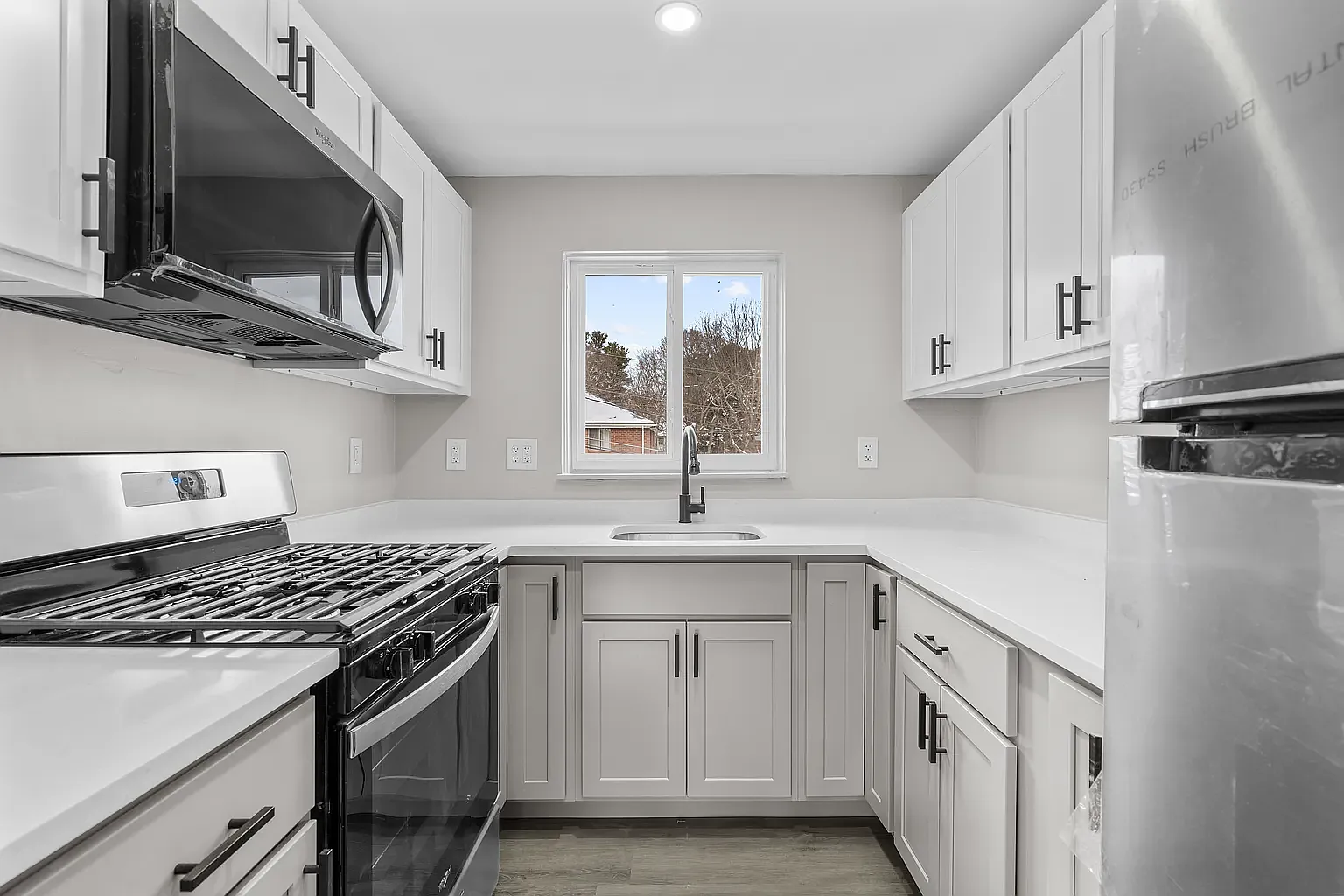 2 bed, 800 sqft, $2,449 — Photo 1