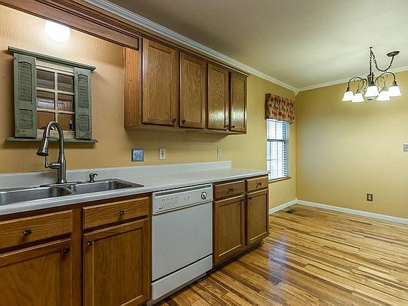 4th image of 64 Standley Ave