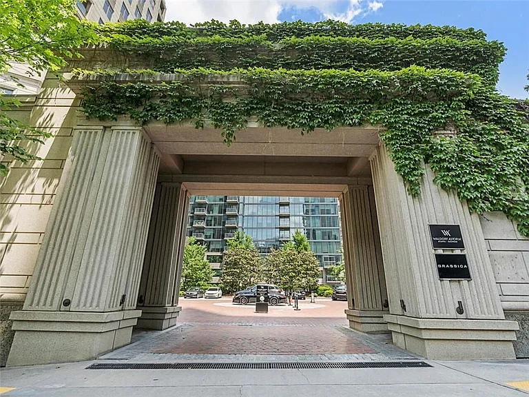 3376 Peachtree Rd #44B — Photo 51