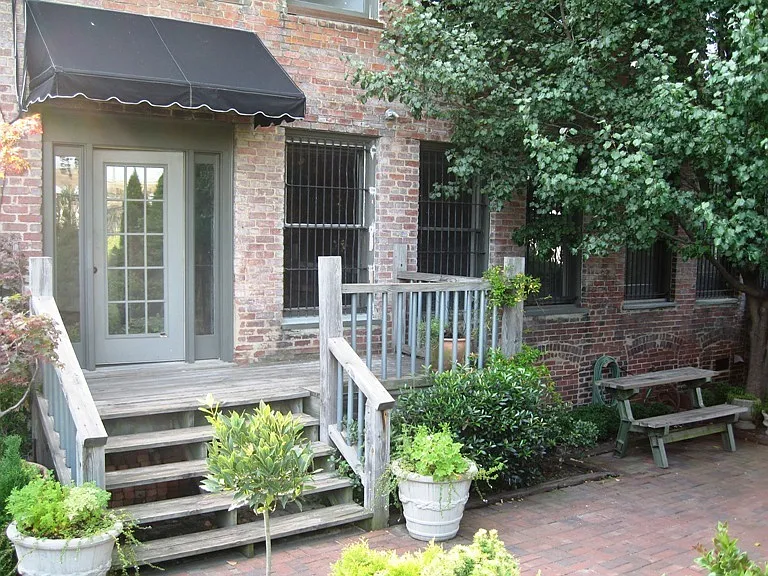 331 S Davie St — Photo 10
