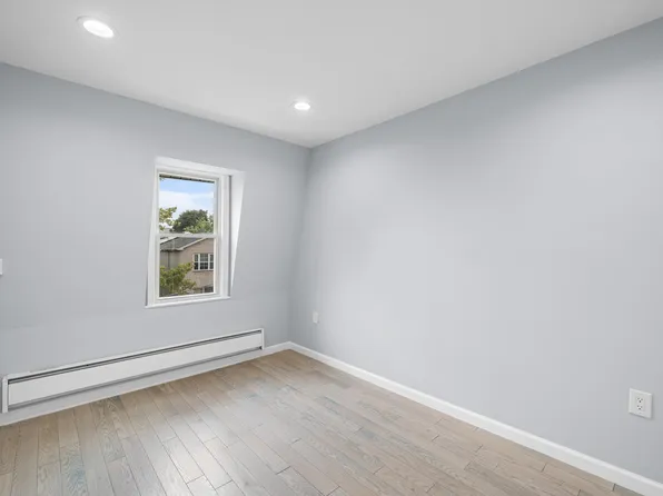 376 Forrest Street image 4 of 7