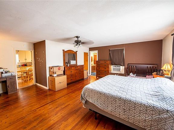 3rd image of 110 Orchard St
