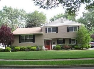 271 Merritt Dr, Oradell, NJ 07649