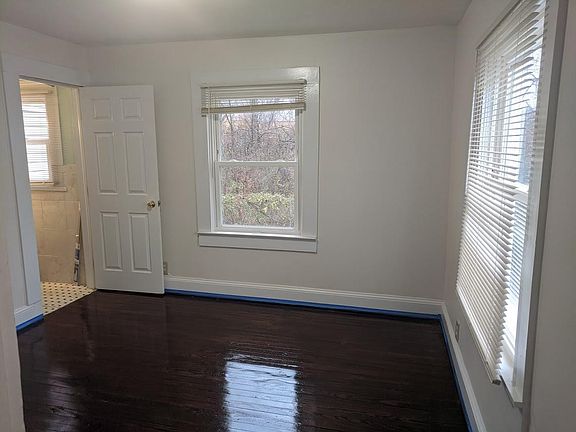 5th image of 811 Duke St