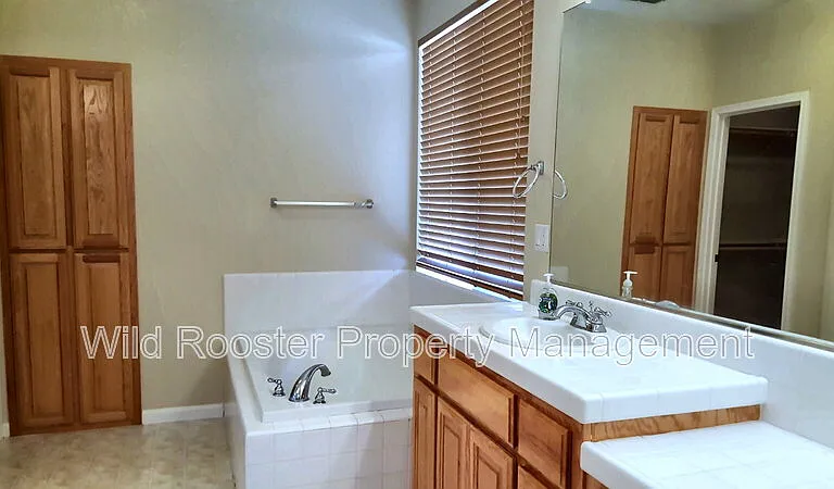 6624 Capwell Way — Photo 8
