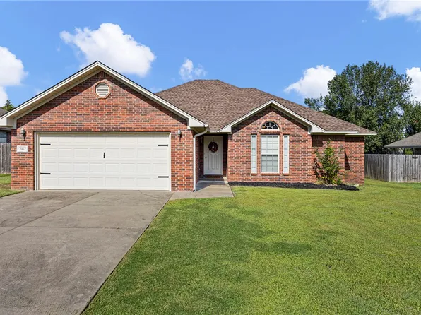 3967 Shiloh Manor Dr, Russellville, AR 72802