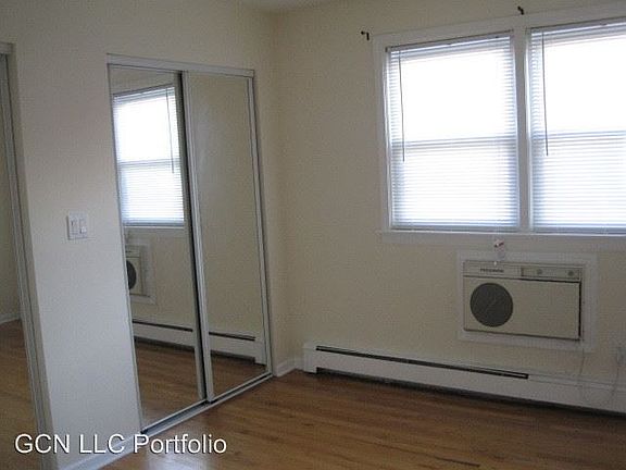 4th image of 1815 W Touhy Ave APT 3