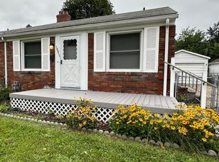 18811 Roscommon St, Harper Woods, MI 48225