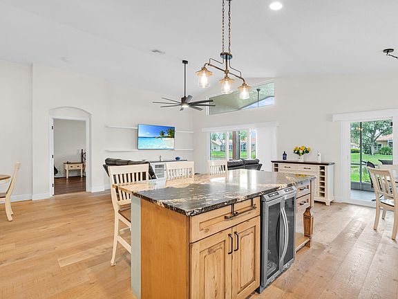 5th image of 7214 Treviso Lane