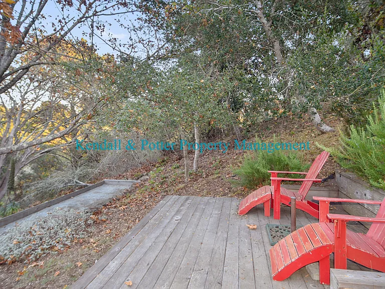 544 Cuesta Dr — Photo 5