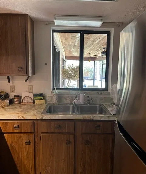 629 Madrid Ave — Photo 9