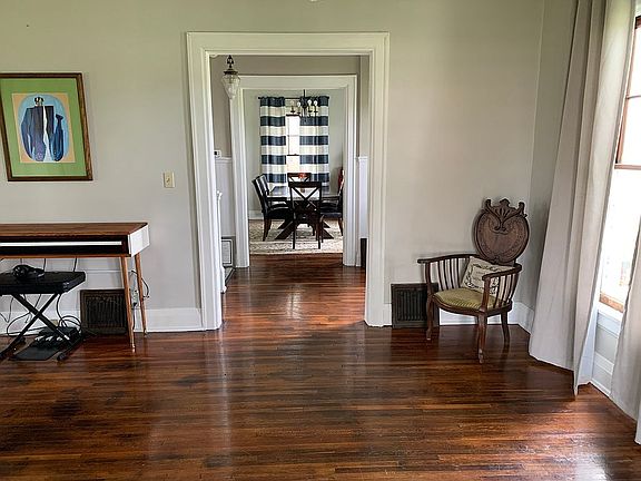 4th image of 413 W Waterford St