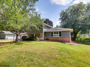 7149 Glenross Rd, Woodbury, MN 55125