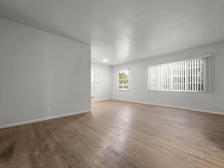 4024-4018 Hillcrest Dr #B — Photo 10