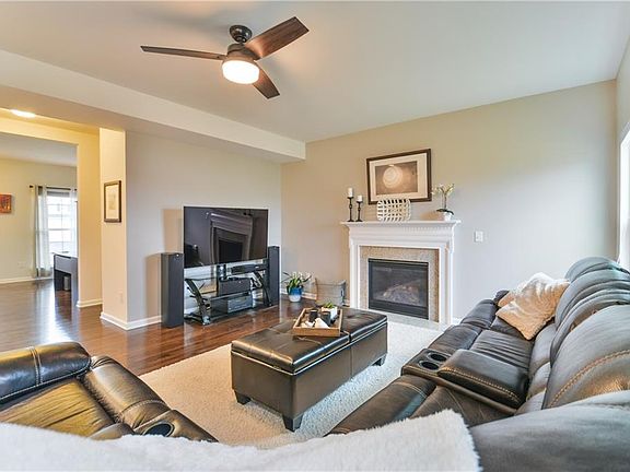 4th image of 312 Caserta Dr