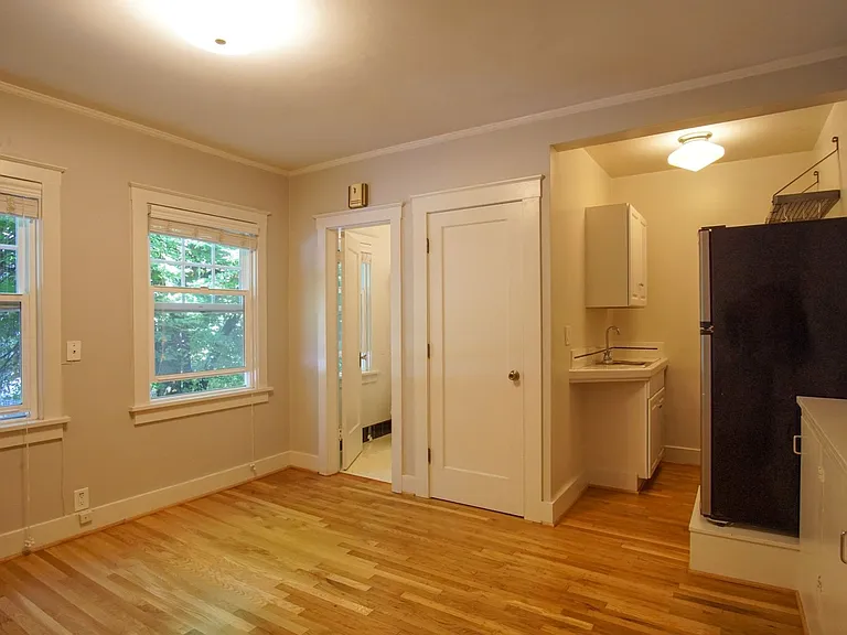 2728 SE Main St #9 — Photo 5