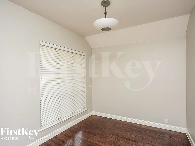 921 Loftin St — Photo 3