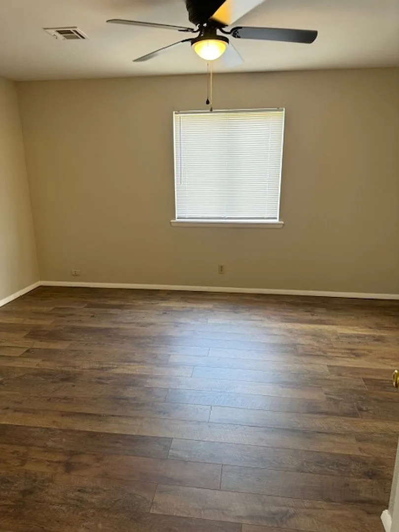 Coming Soon 719 Acorn — Photo 4
