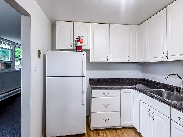 818 Riverside Dr #B — Photo 3
