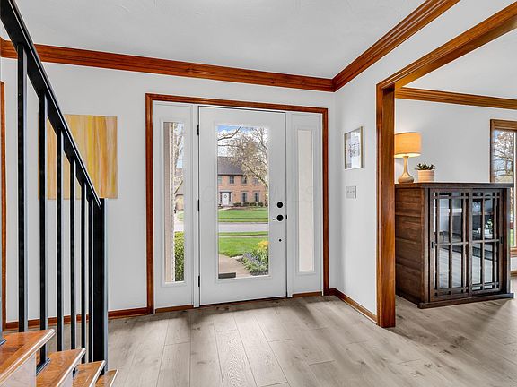 3rd image of 964 Woodsedge Ln