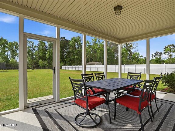 5th image of 102 Weeping Willow Drive