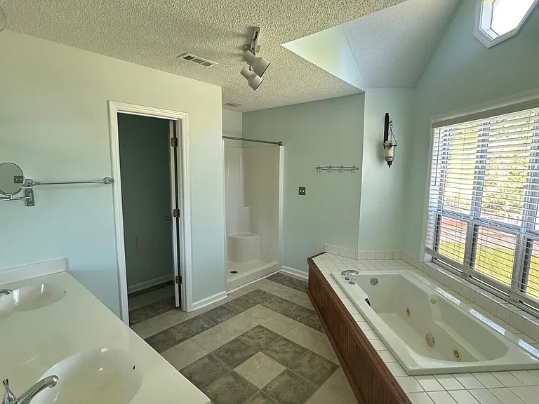 101 Breezewood Dr #A — Photo 7