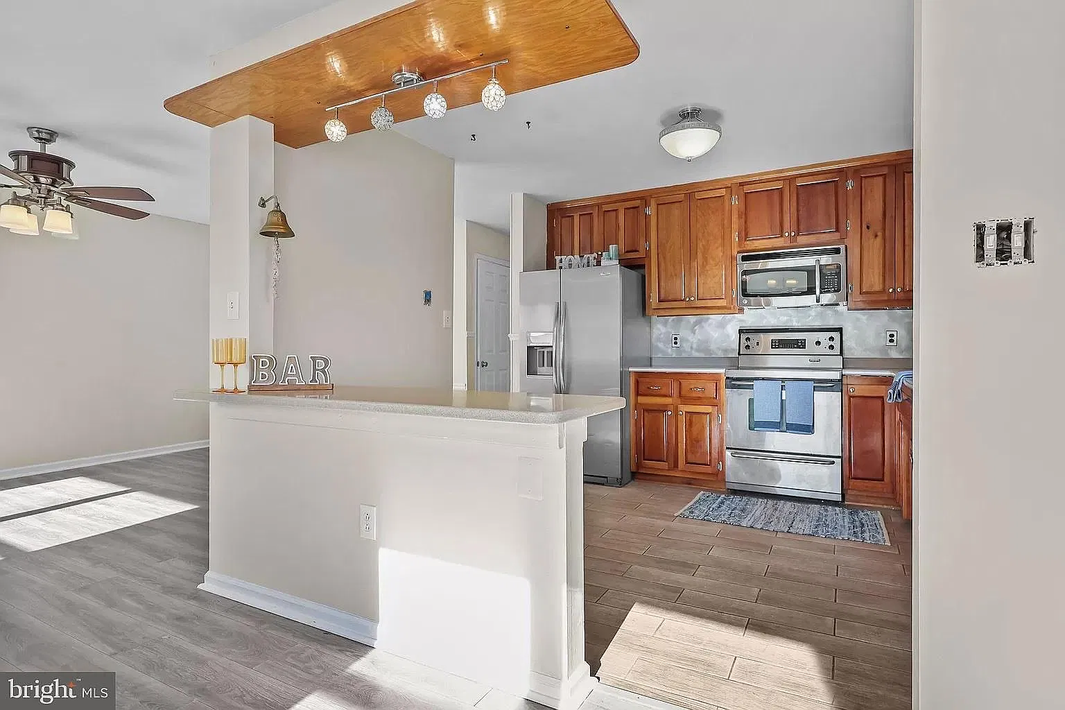 3 bed, 1380 sqft, $2,825 — Photo 3