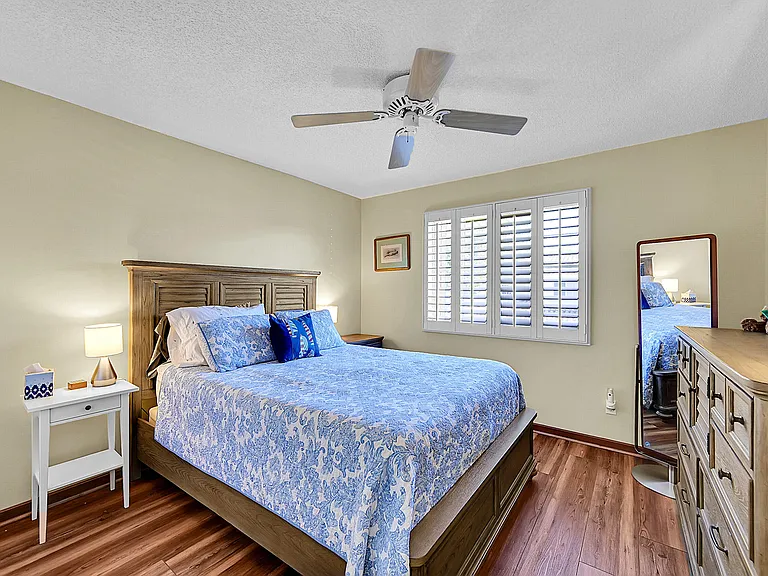 2922 Port Royale Ln S — Photo 19