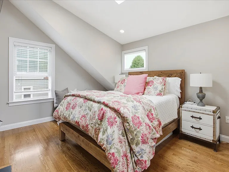 120 Elm St — Photo 18