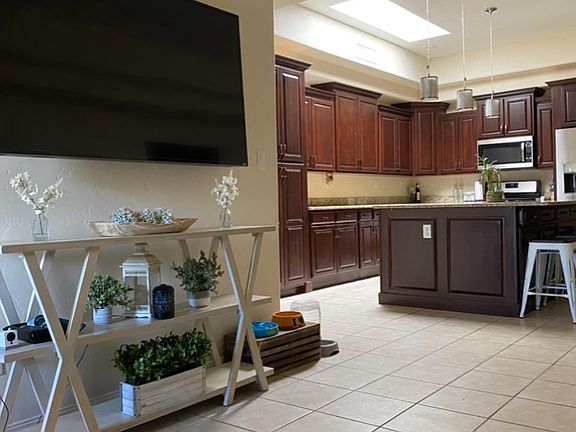 5th image of 4916 Royal Dr