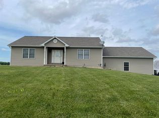 11753 Old State Rd, Carlyle, IL 62231