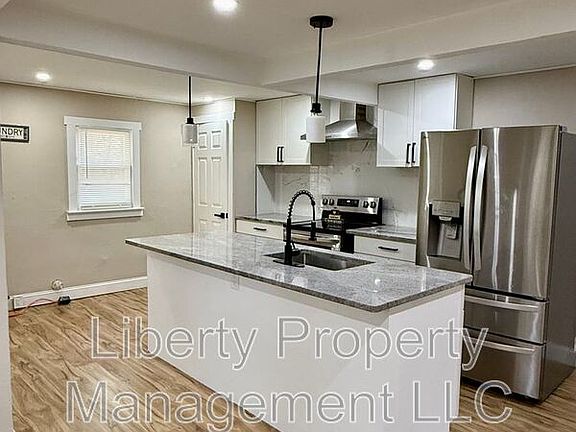 3rd image of 1628 Murchison Rd
