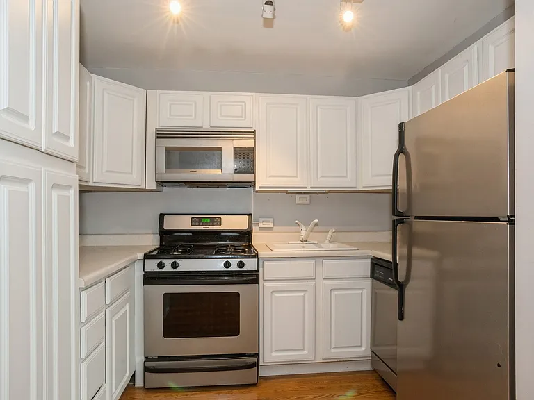 400 E Randolph St #3022 — Photo 7