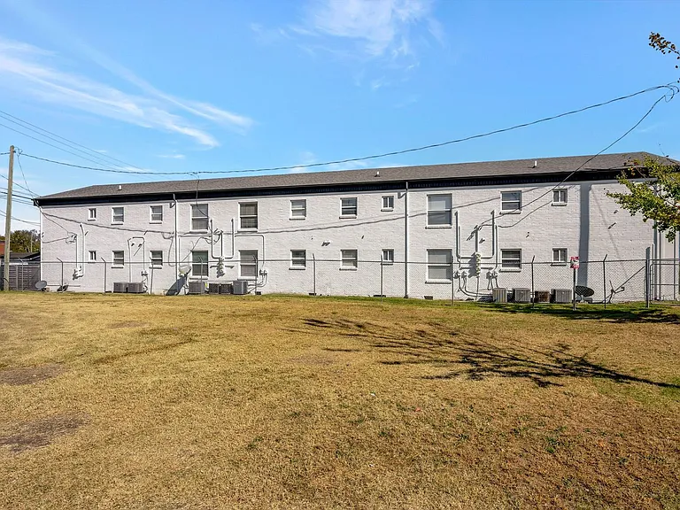 2714 Jefferson St — Photo 47