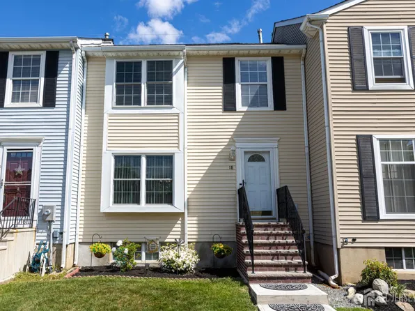 18 Pero Ct, Sayreville, NJ 08872