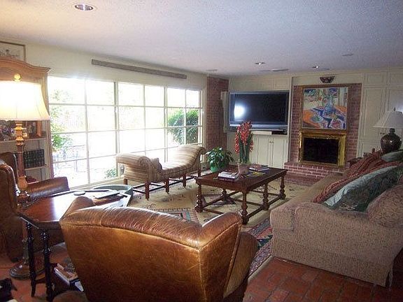 3rd image of 1249 Hollis Dr