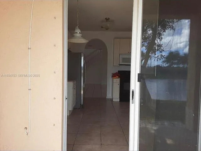 3760 NE 9th Ct — Photo 8