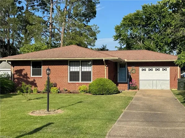 208 Edgewood Dr, Smithfield, VA 23430