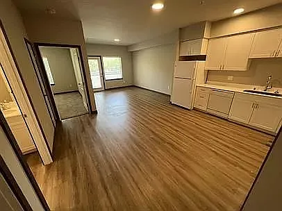Lake Drive Apartments — Photo 3