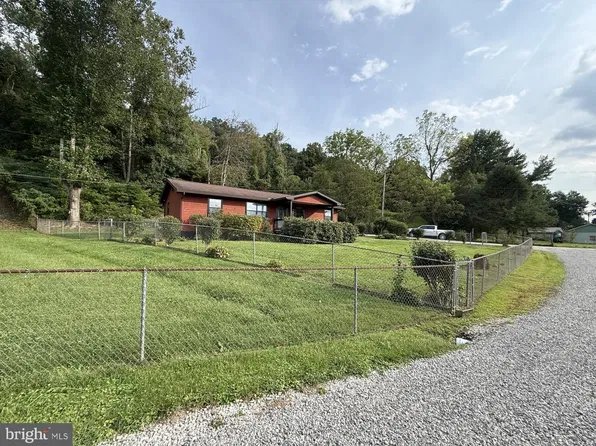 142 Old Route 2, Lesage, WV 25537