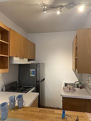 2nd image of 608 Carlton Ave #2