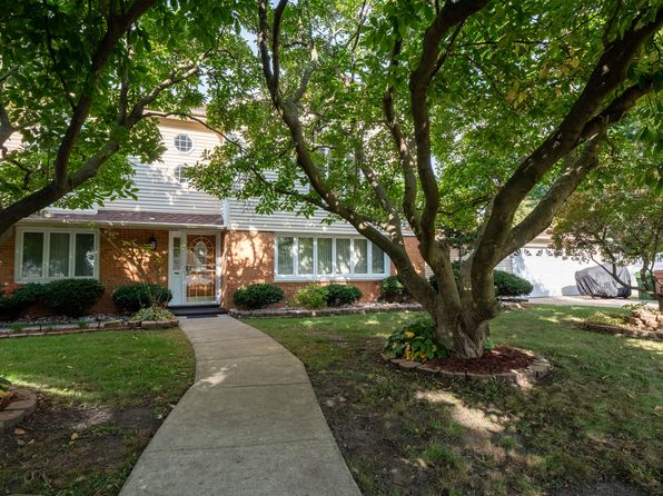 9414 S 69th Ave, Oak Lawn, IL 60453